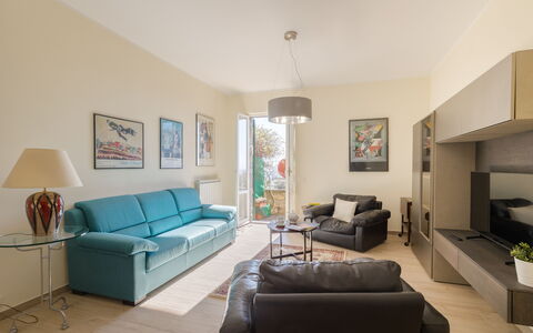 Casa Maria: Möbel, Interior Design, Flooring, Couch, Wand, Fussboden, Zimmer, Wohnzimmer, Decke, Holz