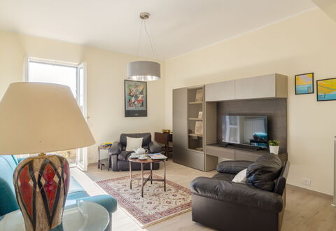 Casa Maria: Möbel, Interior Design, Flooring, Fussboden, Couch, Wand, Zimmer, Decke, Holz, Wohnzimmer