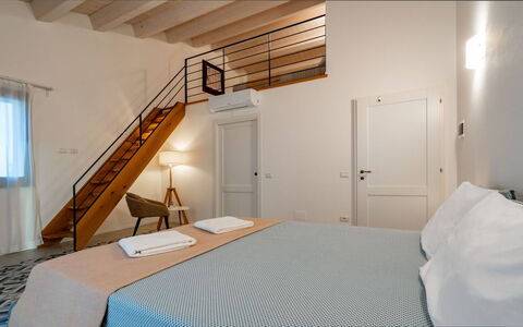 Relais Tenuta Santori: Gebäude, Möbel, Fenster, Komfort, Holz, Interior Design, Tür, Treppe, Fussboden