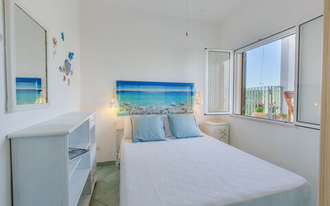 Casa Laura: Blau, Wohnung, Zuhause, Fussboden, Zimmer, Schlafzimmer, Bedding, Bett, Farbe, Balkon