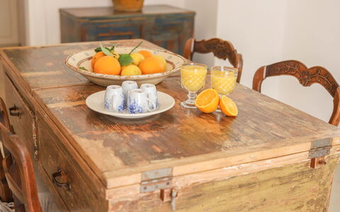 Country Trullo Rosso With Jacuzzi Alberobello: Essen, Tabelle, Möbel, Geschirr, Obst, Orange, Holz