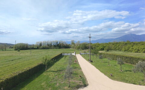 Villa Mariarosaria - Dimora Esclusiva con Piscina: Himmel, Grün, Gras, Natürliche Landschaft, Einfach, Landschaft, Wiese, Grundstueck, Ländliches Gebiet, Landwirtschaft