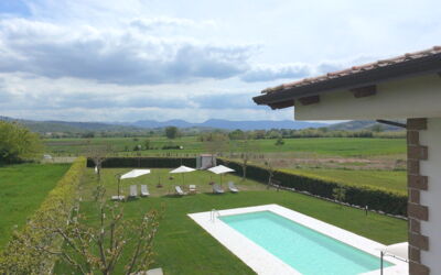 Villa Mariarosaria - Dimora Esclusiva con Piscina: Schwimmbad, Rasen, Garten, Estate, Hazienda, Garten, Bauernhaus, Resort, Hinterhof, Hof