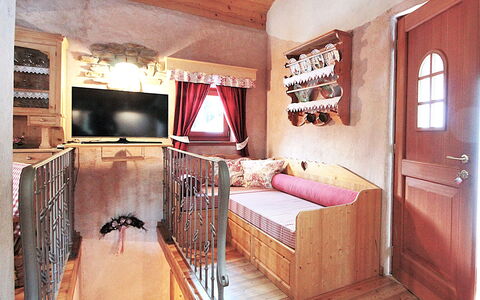 Baita Mountain View Pale San Martino: Eigentum, Möbel, Holz, Gebäude, Komfort, Interior Design, Fussboden, Bettrahmen, Flooring, Fenster