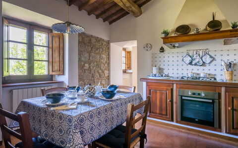 La Palazzina, Ville Di Corsano, Home And Pool: Zuhause, Möbel, Haus, Küche & Esszimmer Tisch, Küche, Esszimmer, Stuhl, Zimmerpflanze, Cabinetry, Countertop