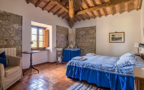 La Palazzina, Ville Di Corsano, Home And Pool: Wand, Möbel, Linens, Zuhause, Schlafzimmer, Bettrahmen, Steinwand, Bett, Stuhl, Bedding