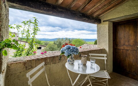 La Palazzina, Ville Di Corsano, Home And Pool: Wand, Blumentopf, Zimmerpflanze, Stuhl, Linens, Bauernhaus, Gartenmöbel, Villa, Balkon, Hinterhof