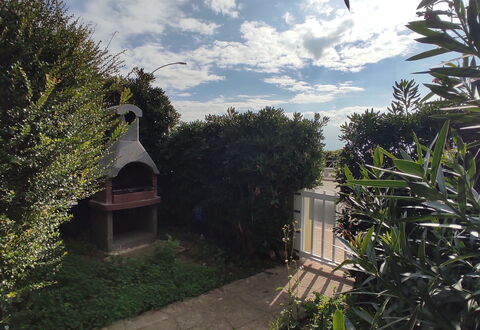 Casa Gavina With Garden Alghero: Himmel, Strauch, Garten, Morgen, Sonnenlicht, Landscaping, Garten, Hinterhof, Abend