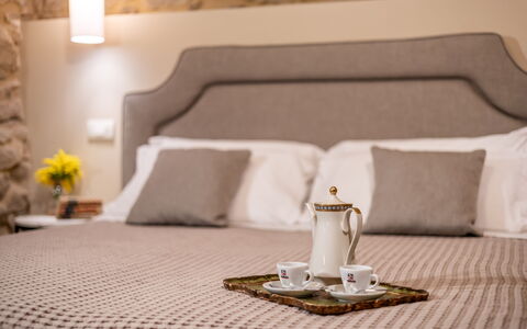 Maccari Suite: Möbel, Schlafzimmer, Interior Design, Bett, Bedding, Bettdecke, Linens, Textil, Beleuchtung, Zimmer