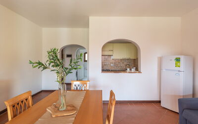 Apartments In Country Village Near Stintino: Interior Design, Flooring, Fussboden, Decke, Möbel, Küche & Esszimmer Tisch, Zimmer, Holzbeize, Wohnung, Esszimmer