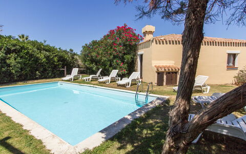 Villetta Mare Blu With Pool, Country Village, Stin: Schwimmbad, Resort, Estate, Hazienda, Gartenmöbel, Eco Hotel, Bauernhaus, Schatten, Villa, Sonnenliege