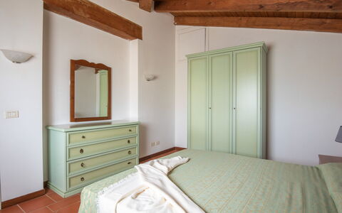 Villetta Mare Blu With Pool, Country Village, Stin: Interior Design, Möbel, Bett, Schlafzimmer, Holz, Flooring, Fussboden, Decke, Zimmer, Bettdecke