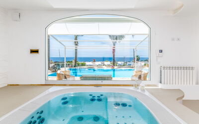 Villa Solemare: Resort, Schwimmbad, Hotel, Villa, Stuhl, Ferienort, Strandresort, Eco Hotel, Gartenmöbel, Penthouse