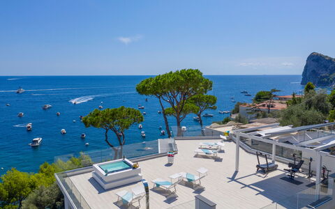 Villa Neranyum: Meer, Küste, Küsten Und Ozeanische Forms, Resort, Urban Design, Ozean, Balkon, Strandresort, Eco Hotel