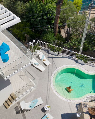 Villa Neranyum: Schwimmbad, Resort, Gartenmöbel, Verbundwerkstoff, Eco Hotel, Freizeit, Estate, Schatten, Villa, Thermae