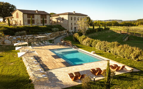 La Capanna, Borgo Campassini, Monteriggioni: Schwimmbad, Grundstueck, Estate, Bauernhaus, Resort, Villa, Hütte, Gartenmöbel, Garten, Landscaping