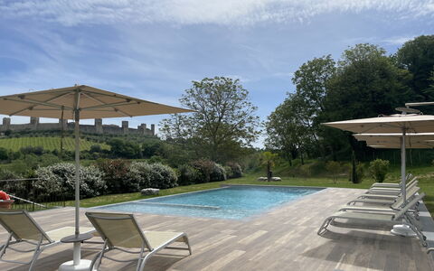 La Capanna, Borgo Campassini, Monteriggioni: Schwimmbad, Gartenmöbel, Möbel, Sonnenliege, Stuhl, Verbundwerkstoff, Schatten, Garten, Resort, Regenschirm