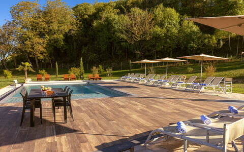 Le Volte, Borgo Campassini, Monteriggioni: Schwimmbad, Gartenmöbel, Möbel, Resort, Sonnenliege, Stuhl, Eco Hotel, Regenschirm, Freizeit, Garten