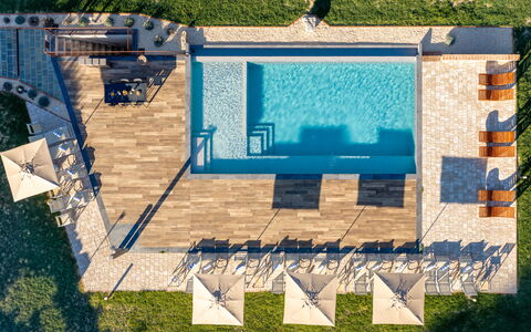 Le Volte, Borgo Campassini, Monteriggioni: Schwimmbad, Resort, Gartenmöbel, Verbundwerkstoff, Eco Hotel, Freizeit, Schatten, Stuhl, Sonnenliege, Water Feature