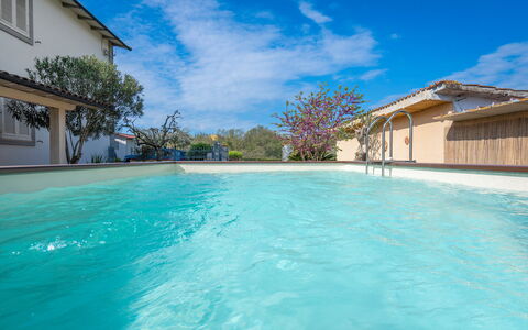 Borgo House In Florentine Hills With Pool: Blau, Schwimmbad, Verbundwerkstoff, Resort, Water Feature, Eco Hotel, Hotel, Freizeitzentrum, Villa, Ferienort
