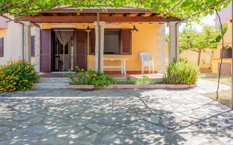 Remo: Schatten, Tür, Blumentopf, Garten, Zimmerpflanze, Flagstone, Outdoor Struktur, Design, Landscaping, Garten