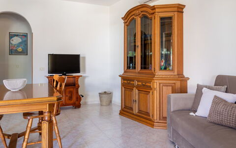 Remo: Möbel, Interior Design, Flooring, Holz, Fussboden, Zimmer, Wohnzimmer, Cabinetry, Beleuchtung, Zuhause