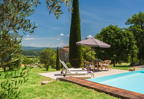 Terra Quercus: Schwimmbad, Garten, Gartenmöbel, Landscaping, Estate, Bauernhaus, Eco Hotel, Resort, Rasen, Villa