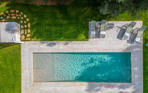 Trullo Brenda: Blau, Schwimmbad, Verbundwerkstoff, Garten, Water Feature, Hinterhof, Landscaping, Schatten, Kunstrasen, Flagstone
