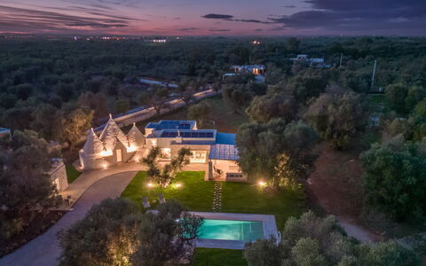 Trullo Brenda: Estate, Garten, Rasen, Landscaping, Villa, Park, Villa, Bauernhaus