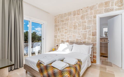 Trullo Brenda: Fussboden, Wohnung, Gartenmöbel, Resort, Stuhl, Schwimmbad, Balkon, Hotel, Villa, Eco Hotel