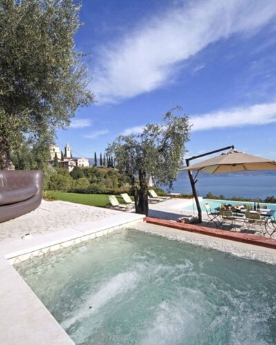 Villa le Selve: Wasser, Möbel, Schwimmbad, Resort, Gartenmöbel, Stuhl, Schatten, Eco Hotel, Küste, Tropen
