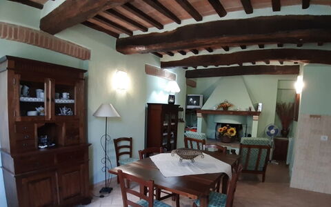 Il Bosco: Möbel, Interior Design, Holz, Flooring, Stuhl, Tabelle, Zimmer, Decke, Beleuchtung, Küche & Esszimmer Tisch