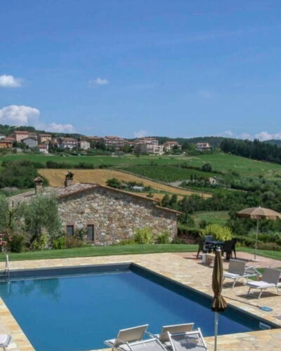 Podere Aurora: Schwimmbad, Gartenmöbel, Resort, Wohngebiet, Möbel, Eco Hotel, Sonnenliege, Thermae, Estate, Regenschirm