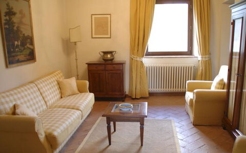 Magnolia e Camelia: Möbel, Interior Design, Flooring, Holz, Fussboden, Zimmer, Couch, Wohnzimmer, Bilderrahmen, Tabelle