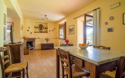 Podere dei Limoni: Möbel, Interior Design, Flooring, Holz, Tabelle, Küche & Esszimmer Tisch, Decke, Esszimmer, Fussboden, Stuhl