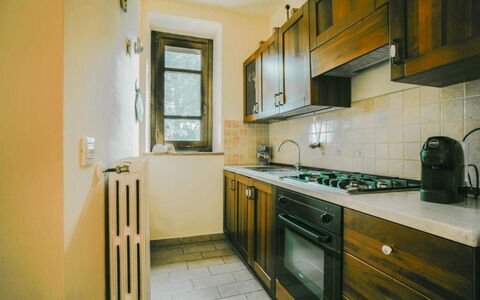 Podere dei Limoni: Küche, Countertop, Interior Design, Decke, Major Appliance, Cabinetry, Küchengerät, Zimmer, Spüle, Herd