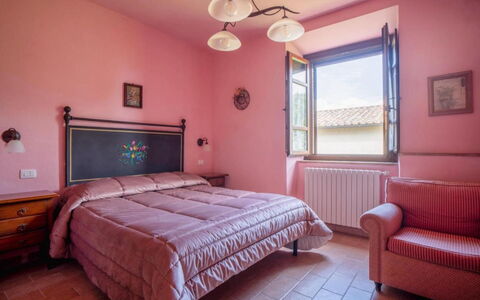 Podere dei Limoni: Schlafzimmer, Bett, Interior Design, Möbel, Bedding, Zuhause, Bettdecke, Bettrahmen, Zimmer, Linens