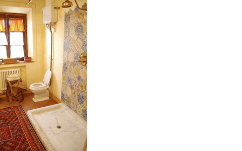 Poggio Aperto: Wand, Flooring, Interior Design, Fussboden, Zimmer, Toilleten Sitz, Badezimmer, Armatur, Decke, Fliese