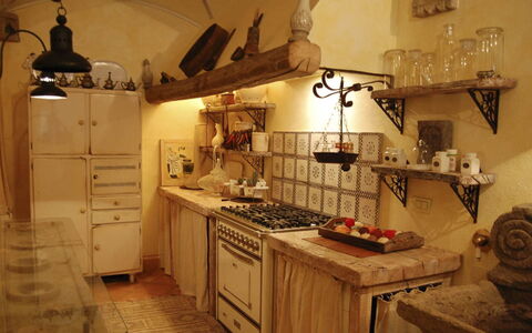 Poggio Aperto: Holz, Interior Design, Küche, Flooring, Möbel, Countertop, Fussboden, Zimmer, Cabinetry, Decke