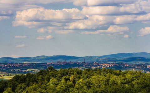 Villa Giuncheto: Himmel, Blau, Daytime, Natur, Natürlichen Umgebung, Horizont, Hügel, Wolke, Natürliche Landschaft, Wiese