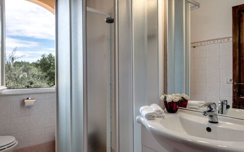 Bellaria: Interior Design, Flooring, Zimmer, Möbel, Fussboden, Decke, Zuhause, Armatur, Bett, Schlafzimmer