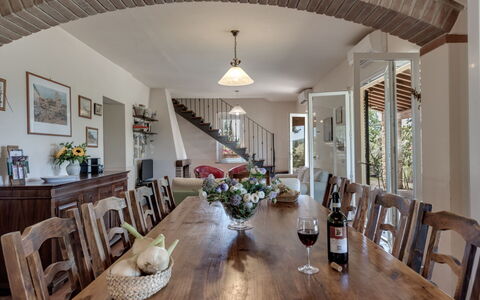 Bellaria: Möbel, Interior Design, Holz, Flooring, Tabelle, Decke, Küche & Esszimmer Tisch, Stuhl, Esszimmer, Fussboden