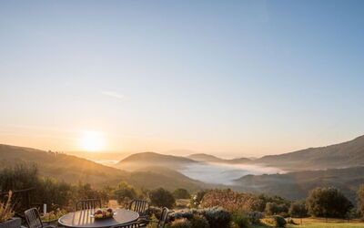 Villa Torre: Bergforms, Berg, Hügel, Natürliche Landschaft, Landschaft, Hochland, Horizont, Ökoregion, Gebirge, Bergstation