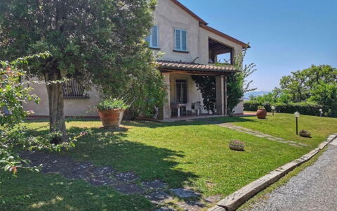 Podere della Madonna Villa: Haus, Zuhause, Wohngebiet, Strauch, Hütte, Estate, Garten, Bauernhaus, Rasen, Landscaping