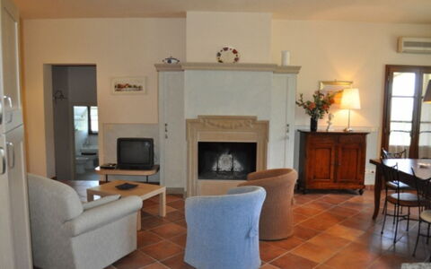 Podere della Madonna Villa: Möbel, Interior Design, Flooring, Fussboden, Stuhl, Zimmer, Decke, Tabelle, Beleuchtung, Wohnzimmer