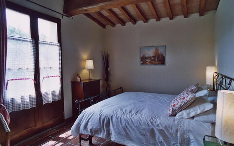 Podere della Madonna Villa: Möbel, Wand, Schlafzimmer, Bett, Holz, Interior Design, Flooring, Fussboden, Bettdecke, Bedding