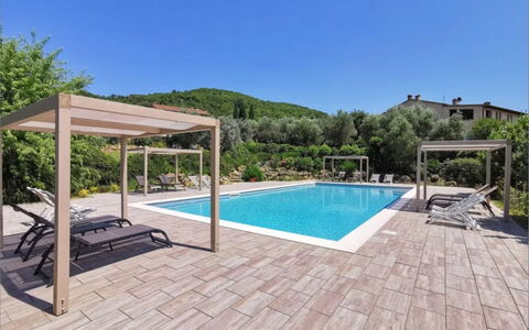 Podere della Madonna Villa: Schwimmbad, Gartenmöbel, Resort, Verbundwerkstoff, Flagstone, Schatten, Eco Hotel, Deck, Terrasse, Outdoor Struktur