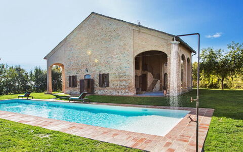 Cascina del Castello: Die Architektur, Tür, Verbundwerkstoff, Estate, Schwimmbad, Bauernhaus, Hazienda, Garten, Villa, Hinterhof