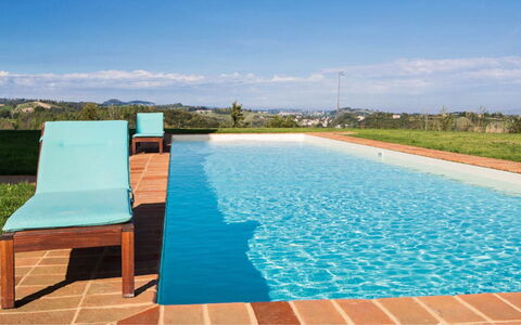 Cascina del Castello: Blau, Schwimmbad, Wasser, Resort, Verbundwerkstoff, Eco Hotel, Schatten, Villa, Gartenmöbel, Fliese