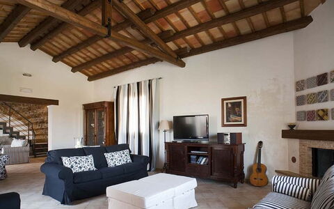 Villa dello Zingaro: Möbel, Interior Design, Wand, Flooring, Holz, Fussboden, Couch, Zimmer, Wohnzimmer, Zuhause